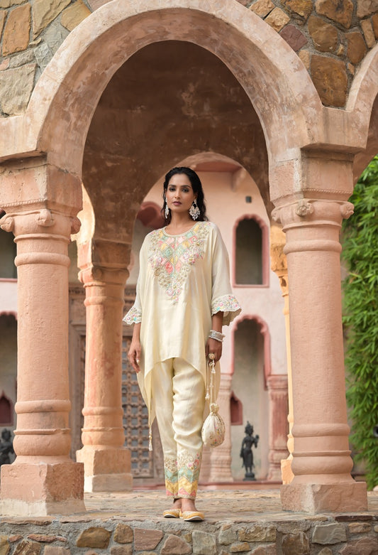 ýýIvory High-Low Kurta Set