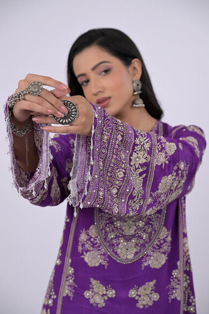 Inaaya suit