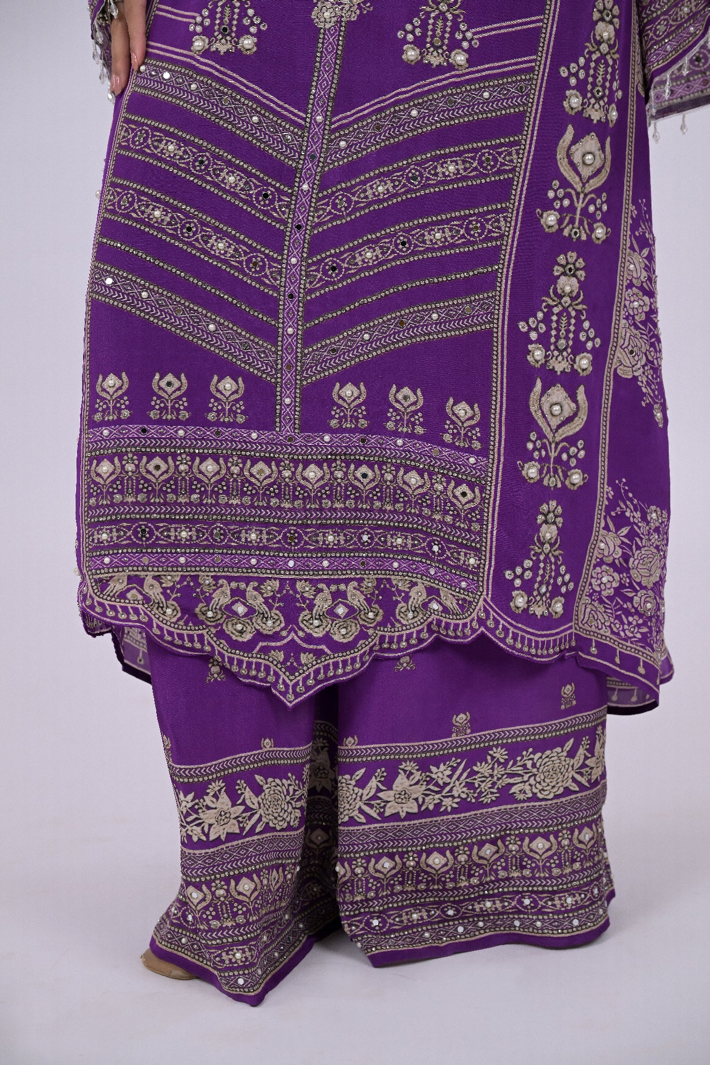 Inaaya suit