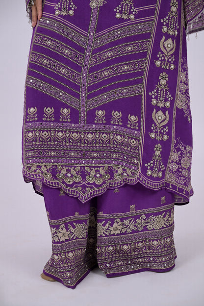 Inaaya suit
