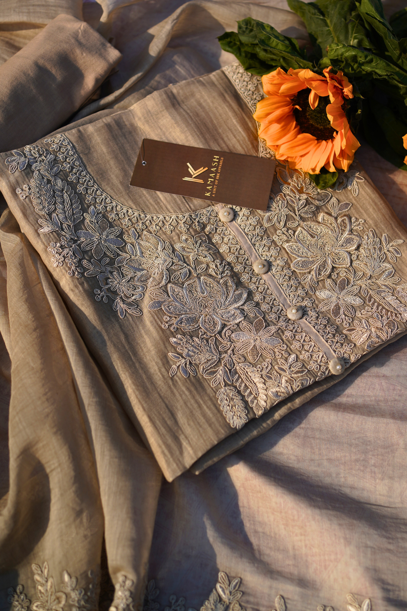 Harnaaz Mul Suit Set