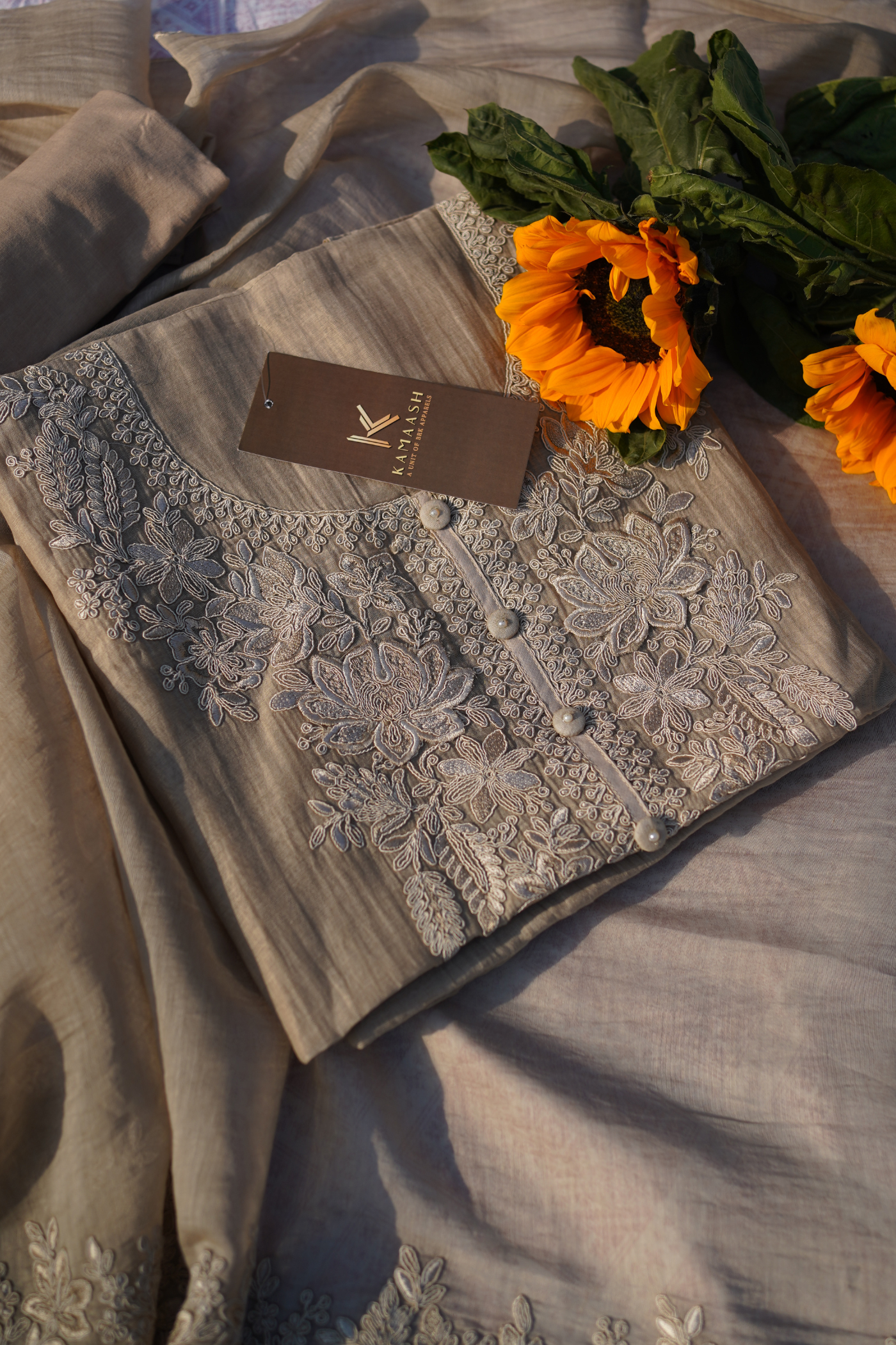 Harnaaz Mul Suit Set