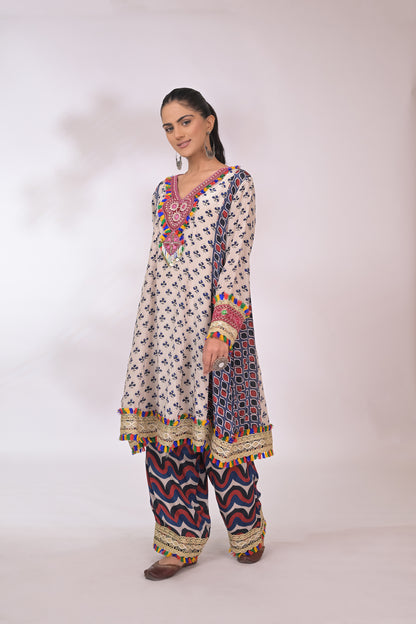 Noor Angoori Printed Kurta Set