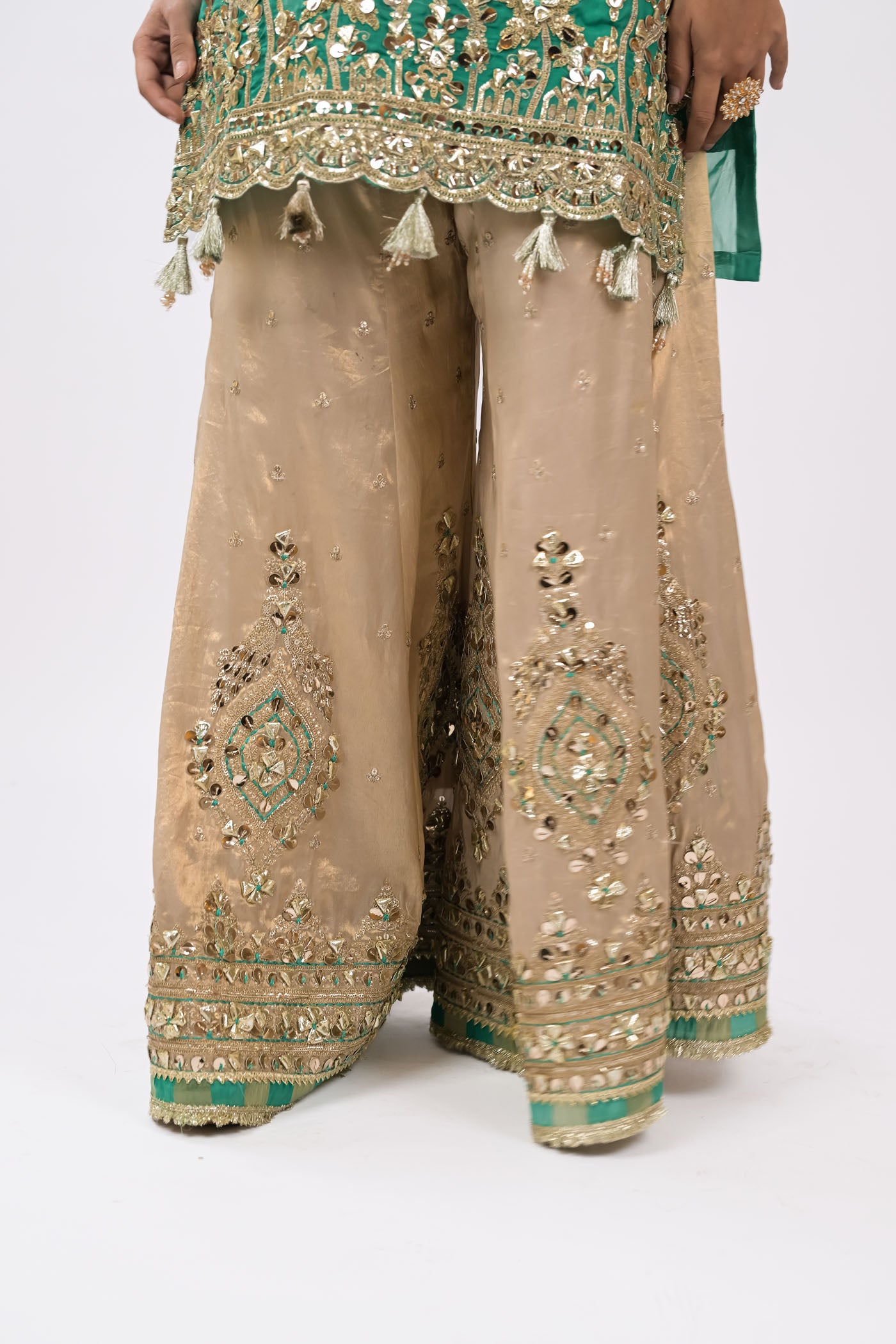 Zariya Embellished teal green Kurta Set