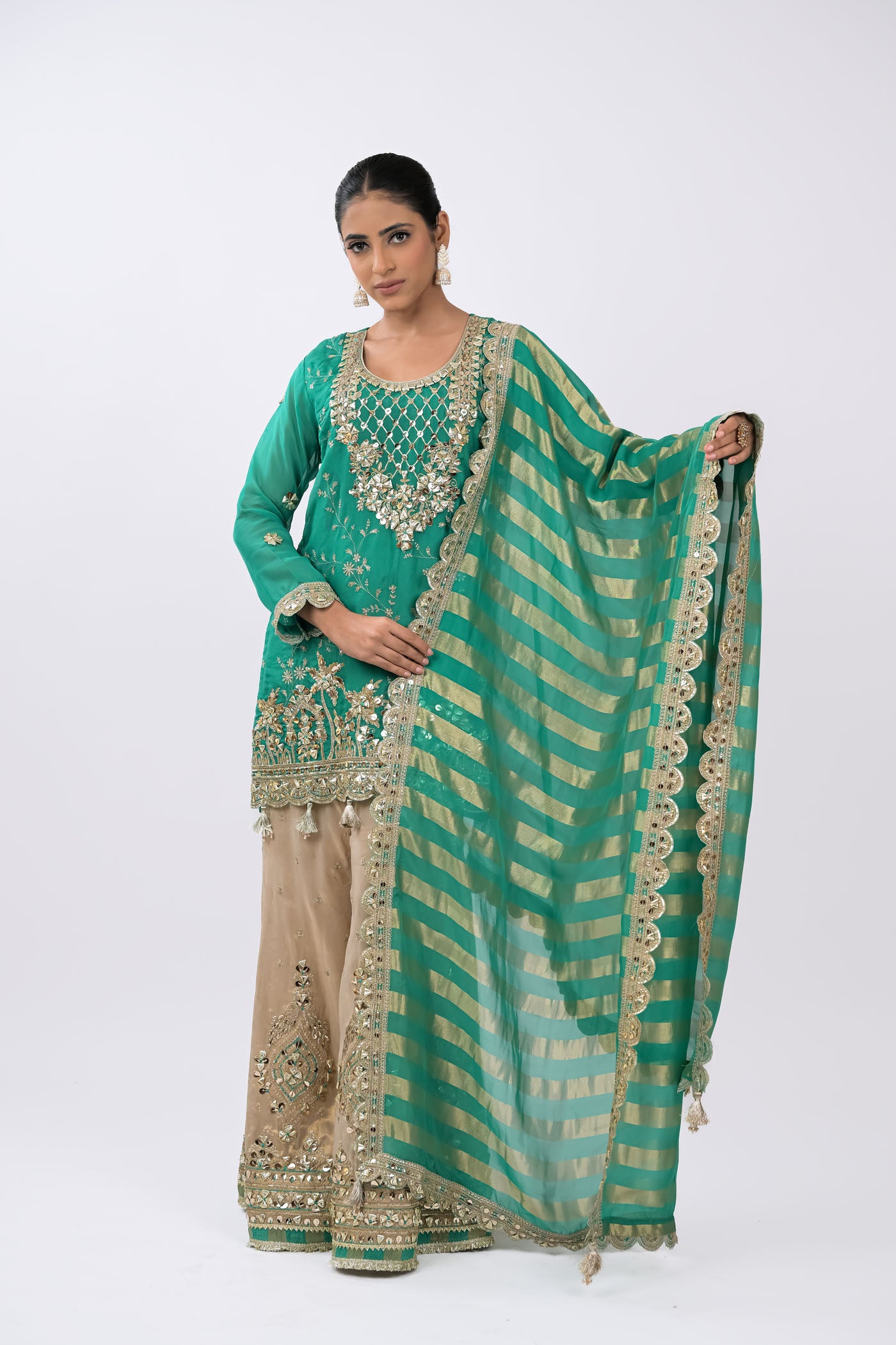 Zariya Embellished teal green Kurta Set