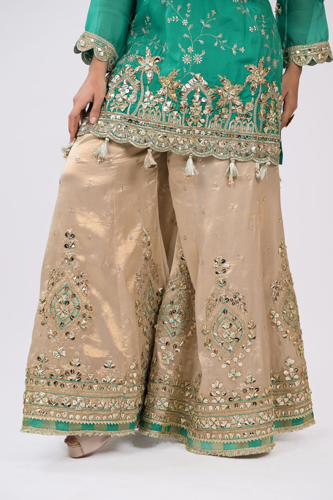 Zariya Embellished teal green Kurta Set