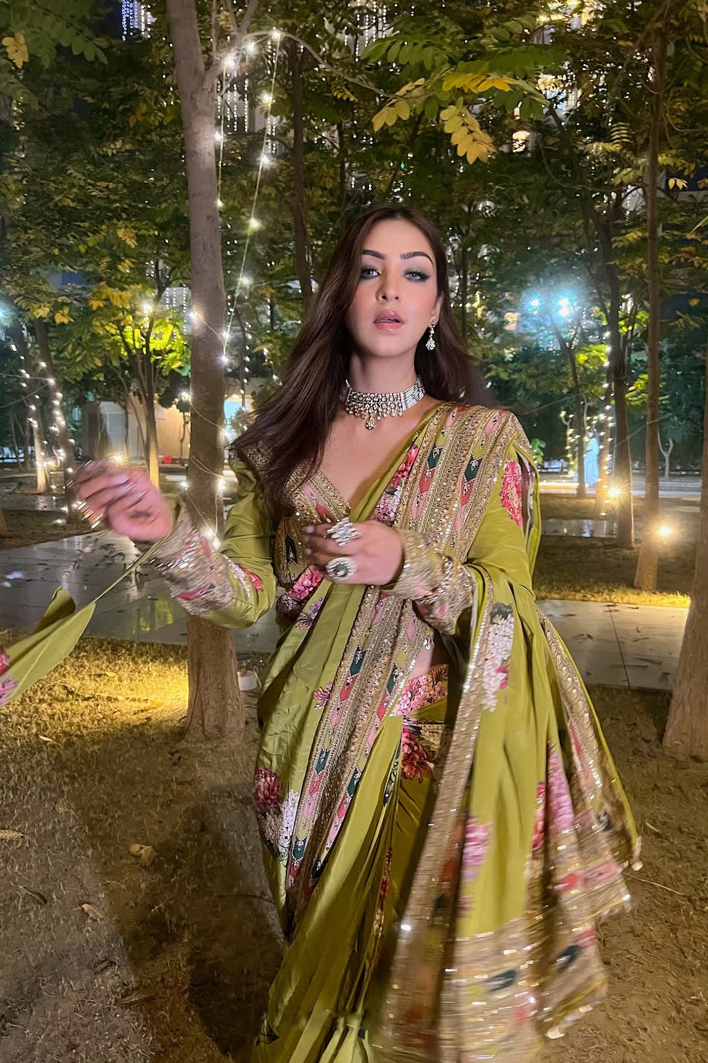 Anmol Bhaitya In Olive Bloom Designer Saree