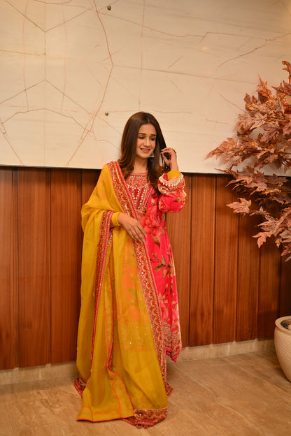 Sonam Kapoor In Sunset Bloom Festive Kurta Set