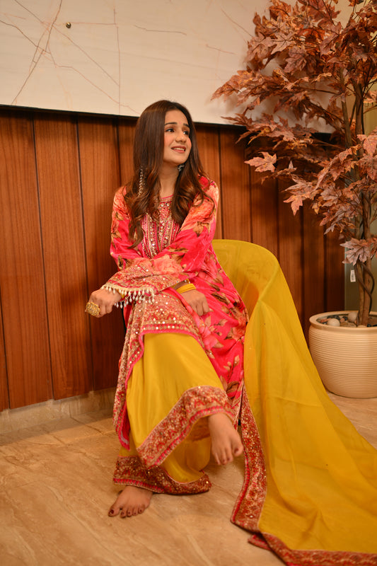 Sonam Kapoor In Sunset Bloom Festive Kurta Set