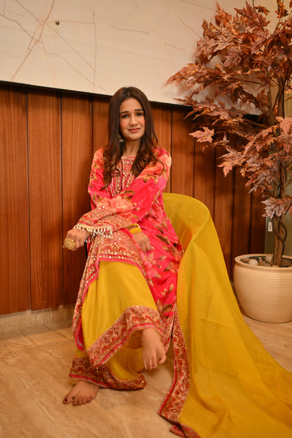 Sonam Kapoor In Sunset Bloom Festive Kurta Set