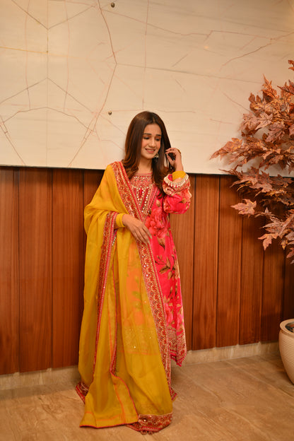 Sonam Kapoor In Sunset Bloom Festive Kurta Set